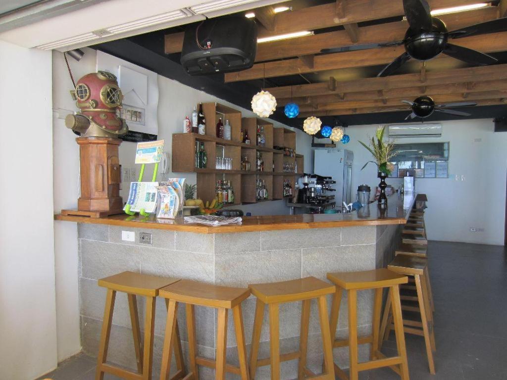 B Pod Hotel Manoc-Manoc Extérieur photo