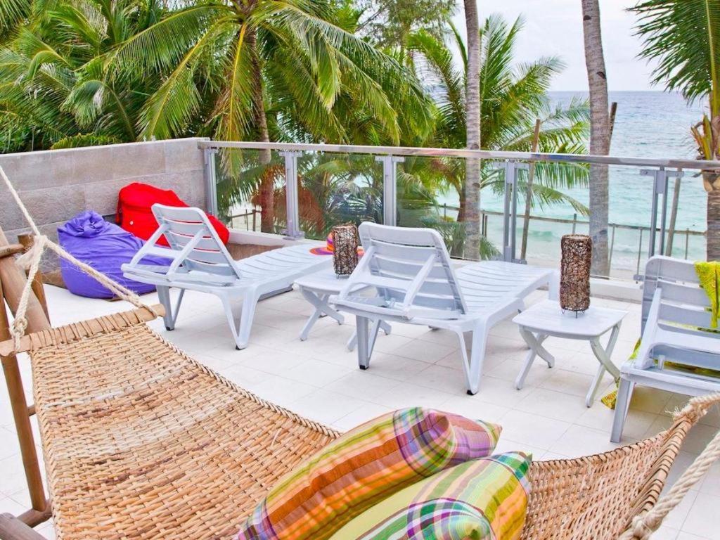 B Pod Hotel Manoc-Manoc Extérieur photo