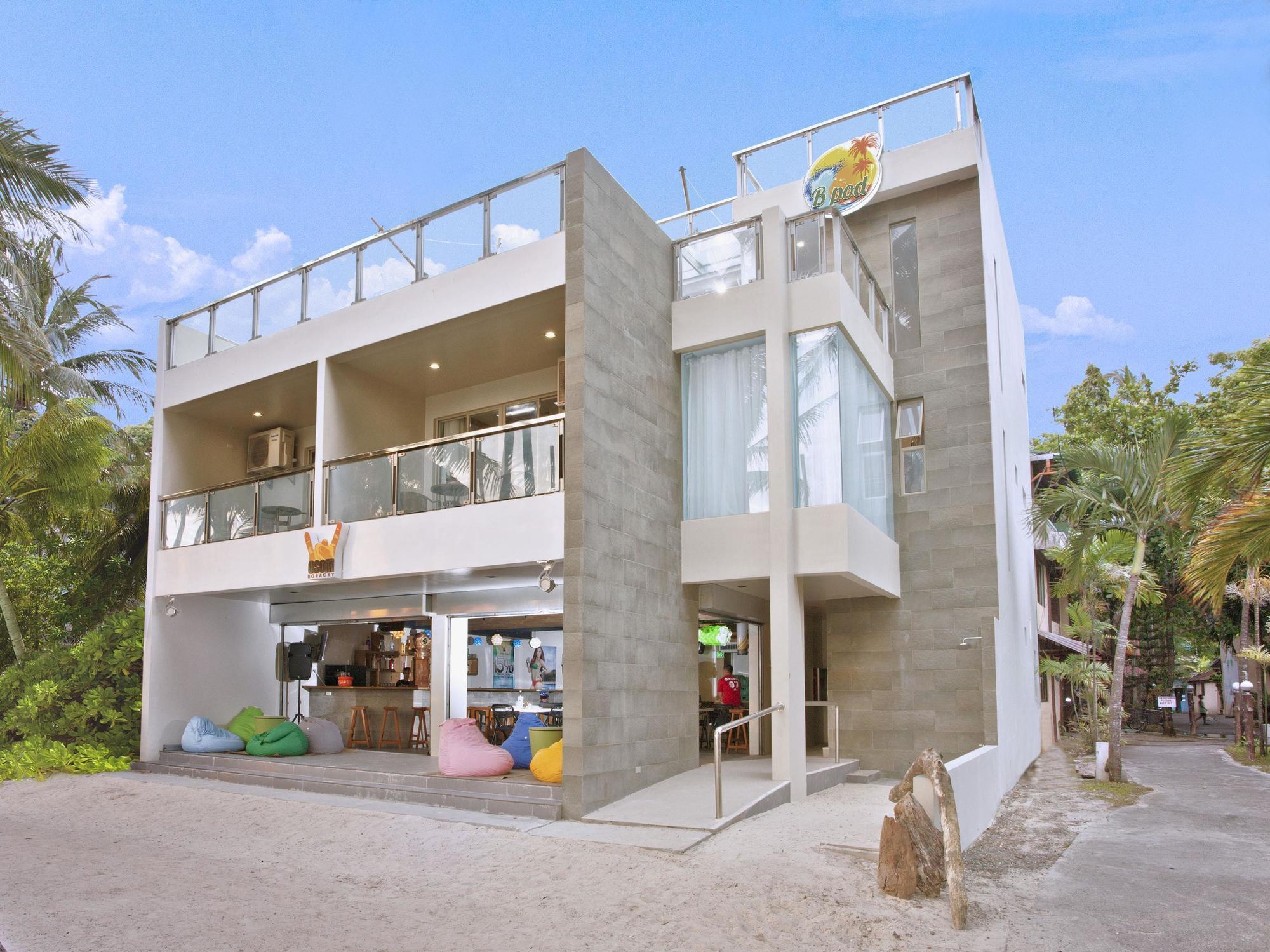 B Pod Hotel Manoc-Manoc Extérieur photo